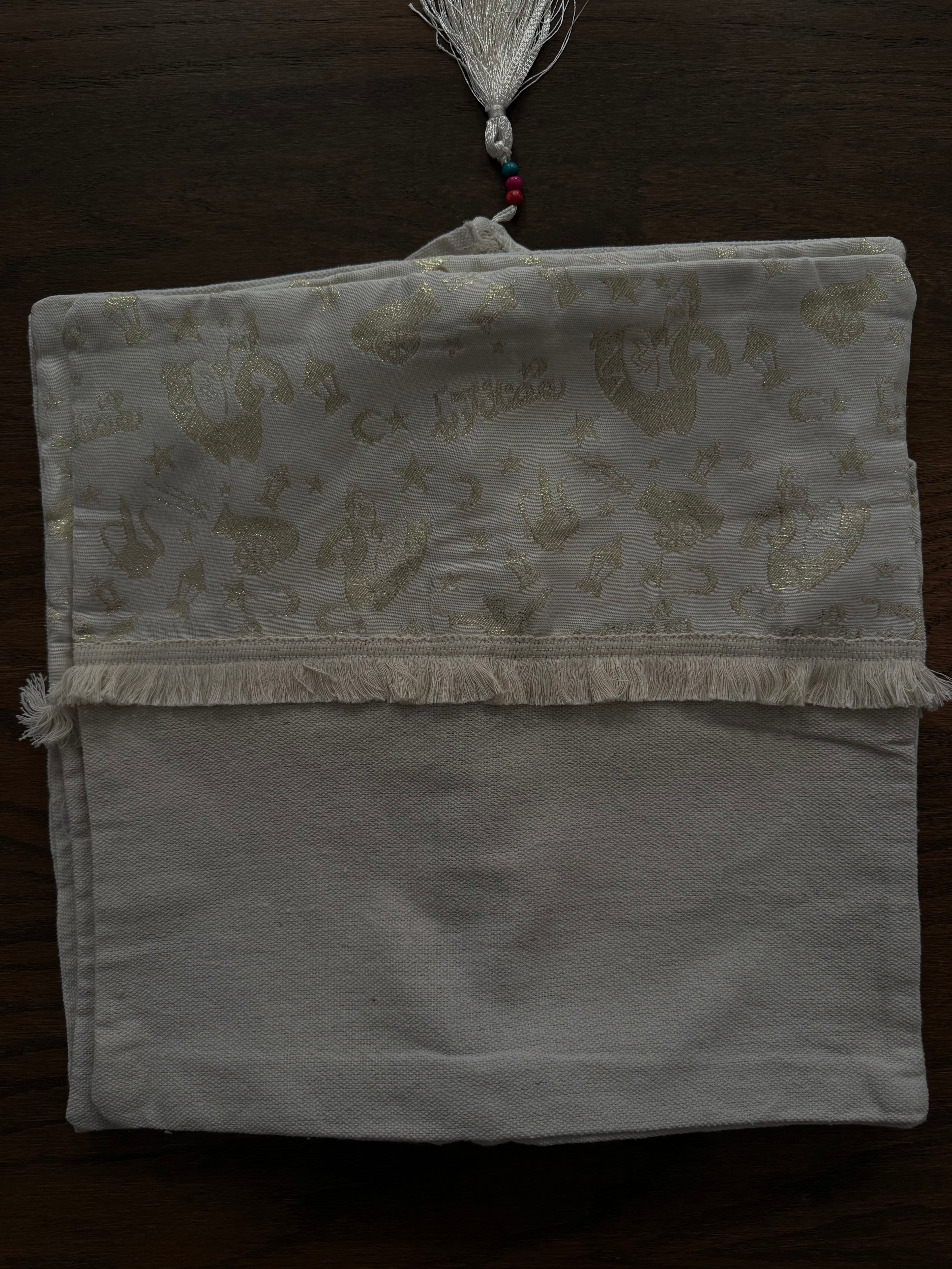 Set of 2 cushions with a table runner